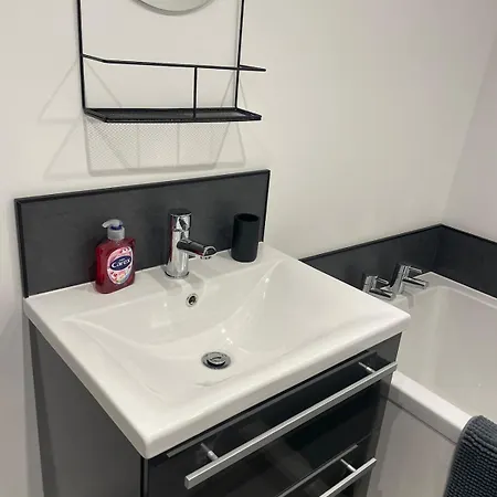 度假居 2 Bedroom Country In The District 彭里斯