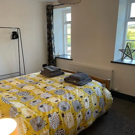 2 Bedroom Country In The District