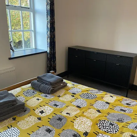 2 Bedroom Country In The District 別荘 *