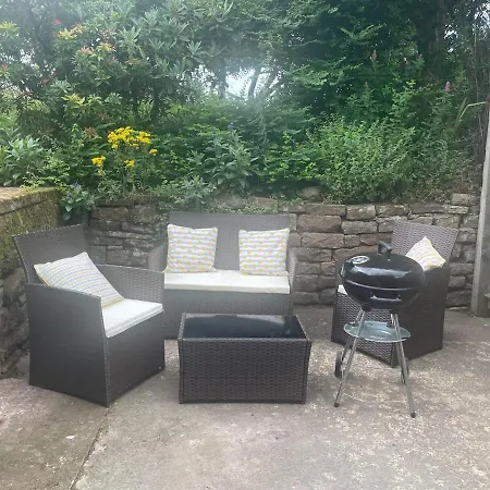 2 Bedroom Country In The District 別荘 *