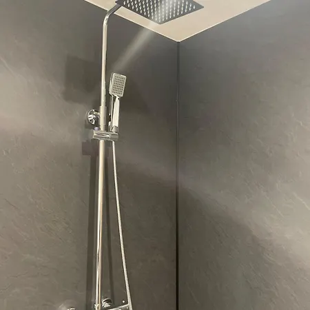2 Bedroom Country In The District בית נופש *